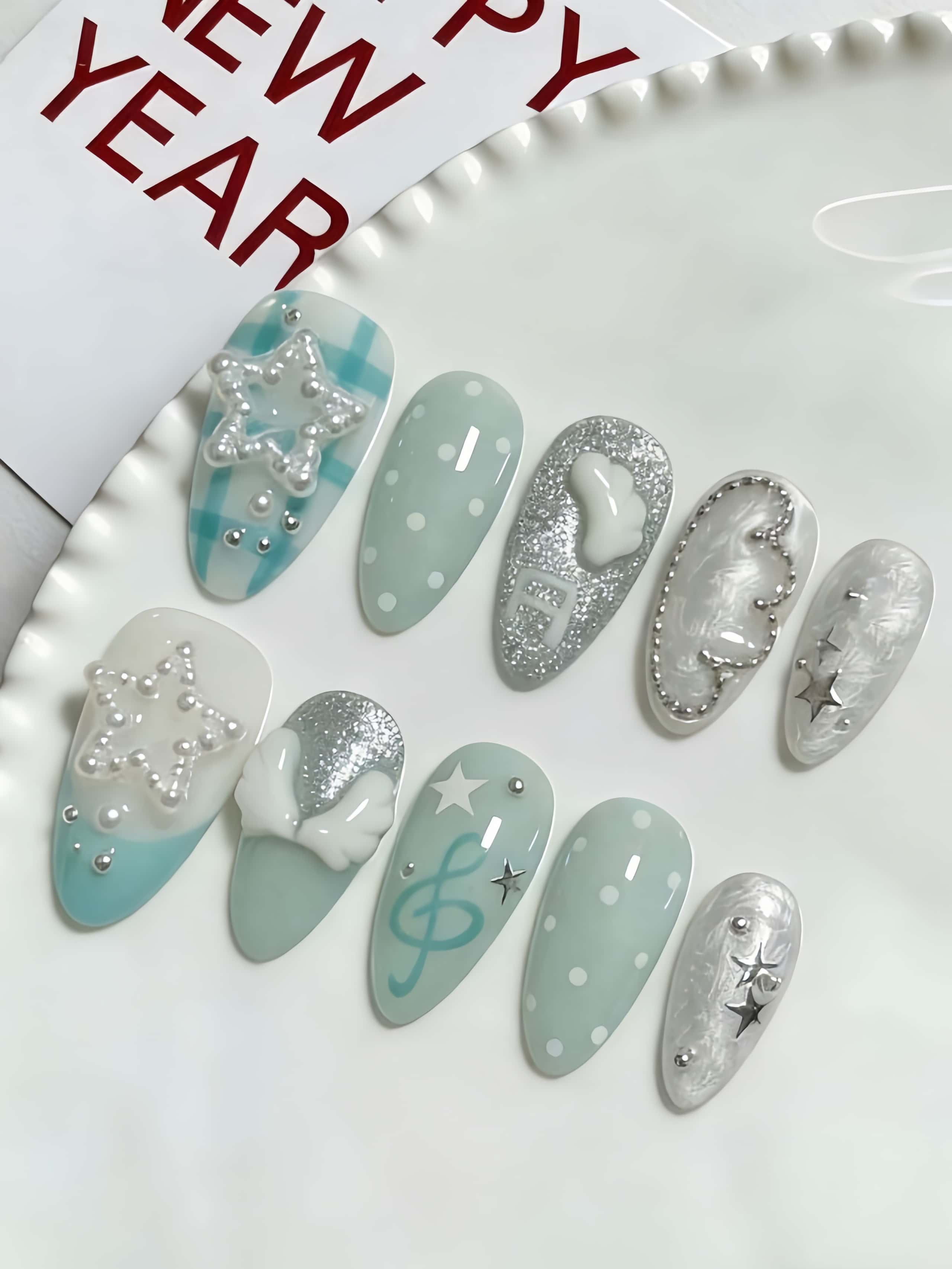 Lifestyle Of Japanese - 10 ชิ้นของปลายเล็บปลอมทรงอัลมอนด์แบบทำมือ ความยาวปานกลาง สีเขียวมิ้นต์ผสมกลิตเตอร์สีเงิน สไตล์ญี่ปุ่นที่สดใสและน่ารัก เหมาะสำหรับการตั้งแคมป์ในช่วงต้นฤดูร้อน
